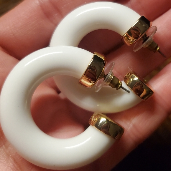 Ivory Classic Retro Hoop Earrings - Picture 5 of 5